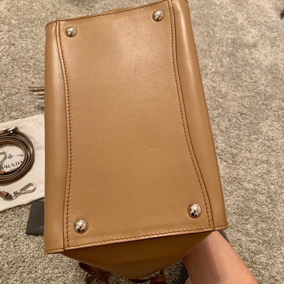 Classic Prada Leather Handbag in Caramel👜 - Picture 5 of 16